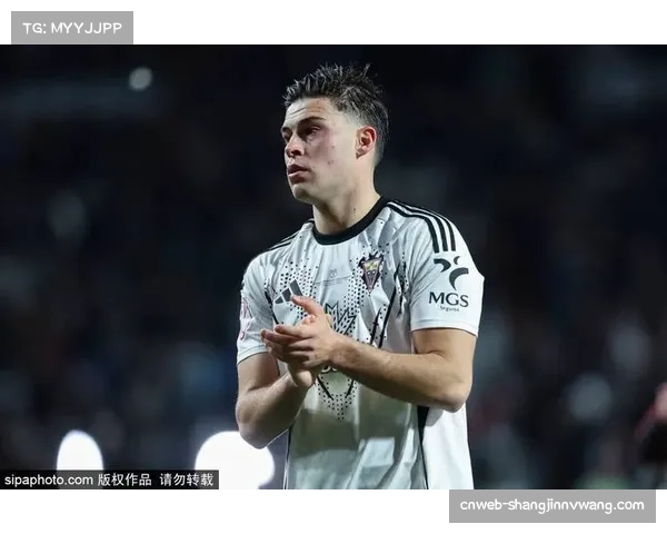 巴萨青训体系强化：签约16岁英格兰边锋塔瓦雷斯，阶梯式违约金防流失